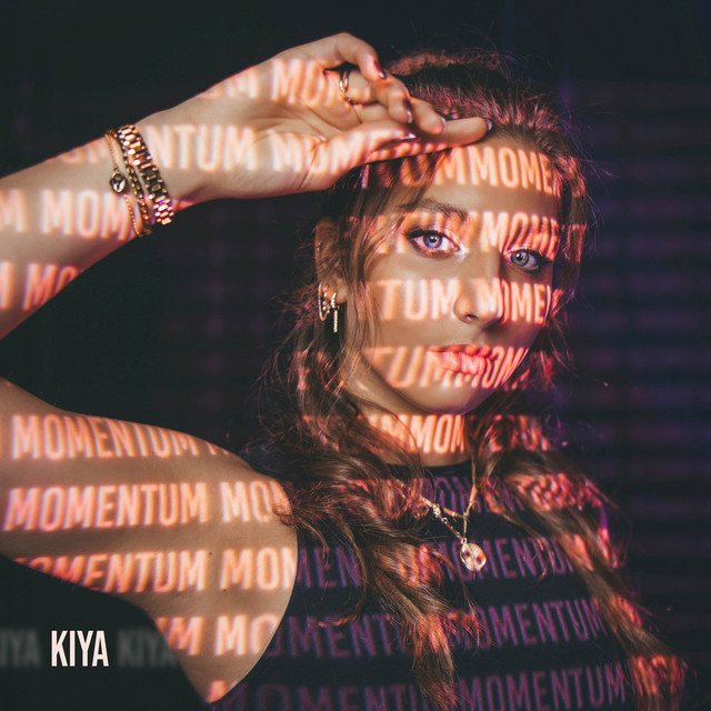 Cover van Momentum